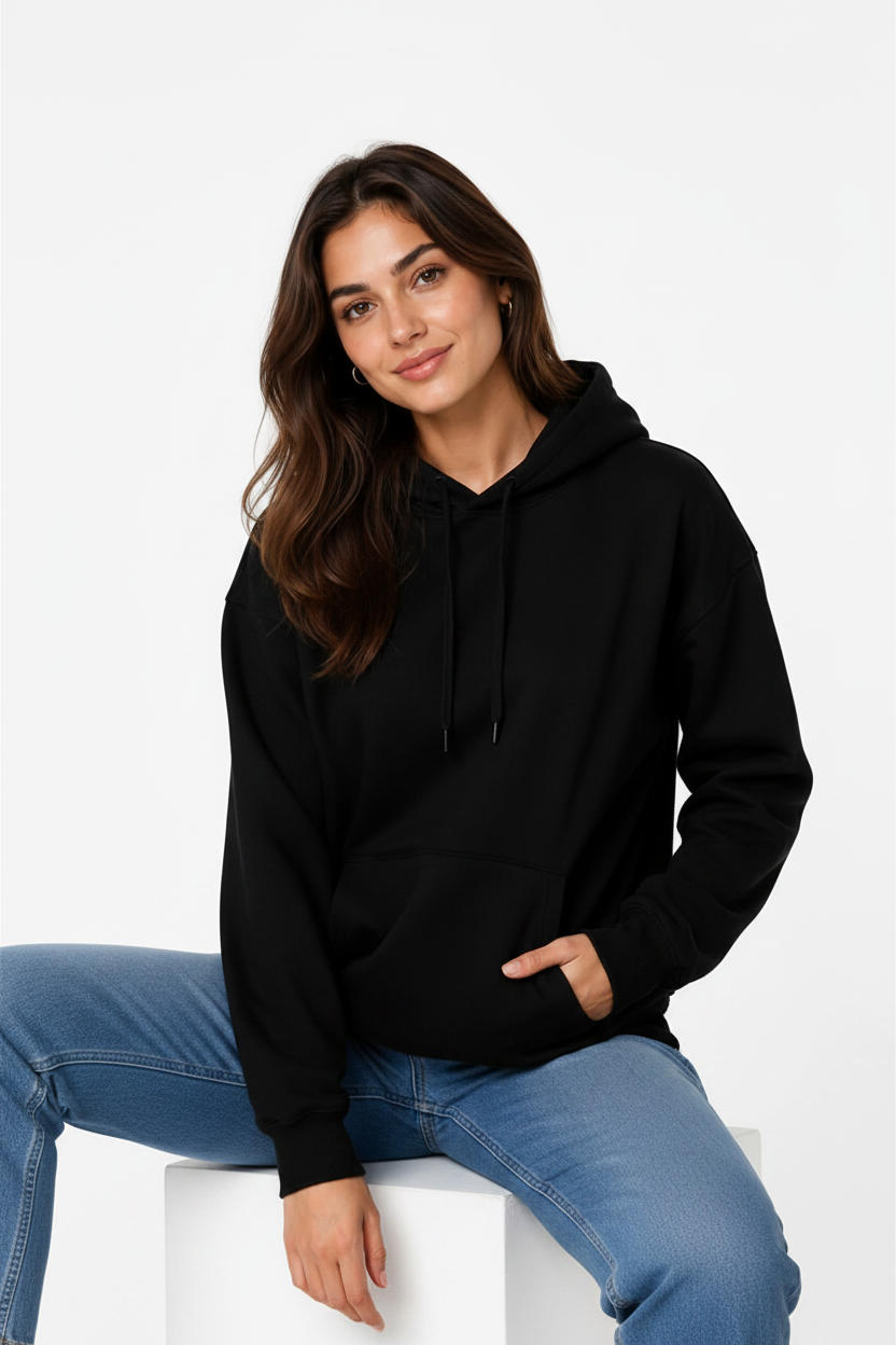Siyah kapüşonlu sweatshirt - oturma poz